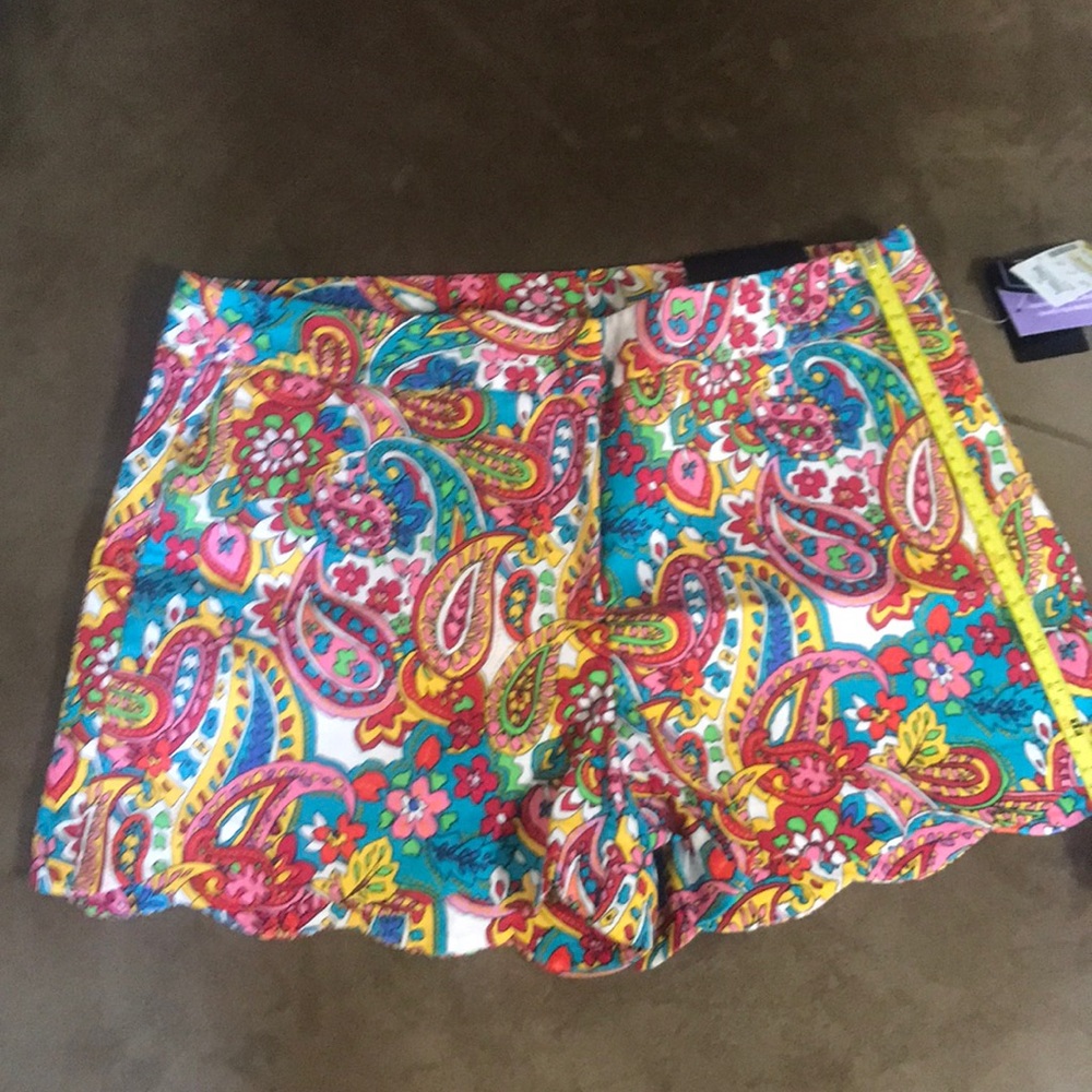 Attyre Vibrant Paisley Multicolor Scalloped Shorts